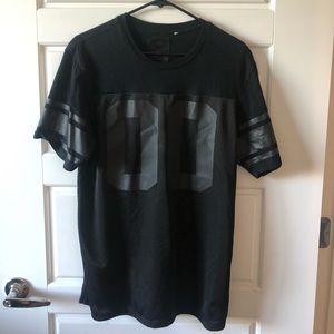 Men’s black mesh tee